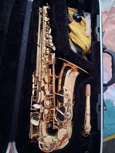 Saxaphone stand - saxaphone,