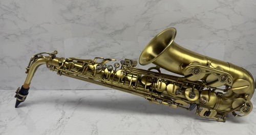 Unbranded saxophone - unbranded,