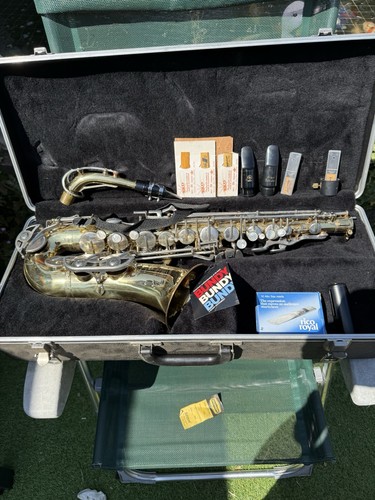 Bundy alto saxophone - saxophone, gold